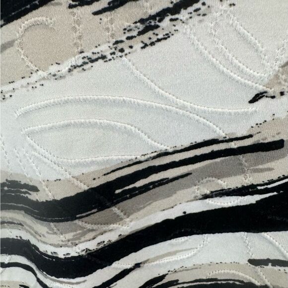 JM Collection black gray & white abstract print jacquard top size petite medium - Picture 4 of 7